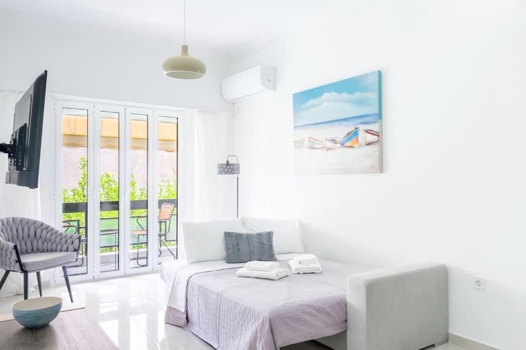 Alimos Sun-Filled Apartment Athens Luaran gambar