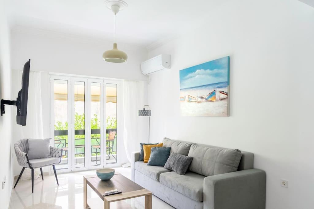 Alimos Sun-Filled Apartment Athens Luaran gambar