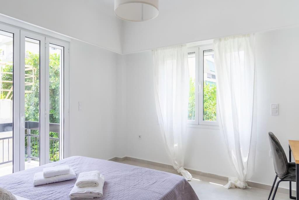 Alimos Sun-Filled Apartment Athens Luaran gambar