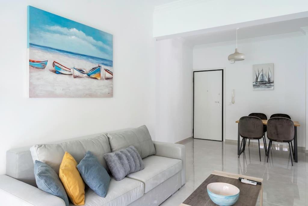 Alimos Sun-Filled Apartment Athens Luaran gambar