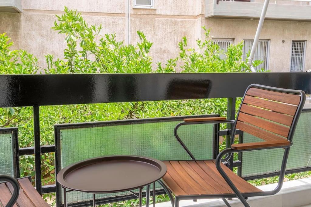 Alimos Sun-Filled Apartment Athens Luaran gambar