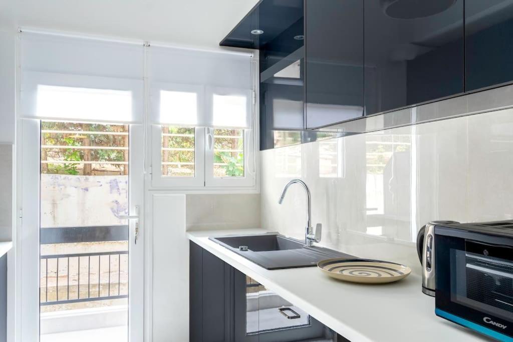 Alimos Sun-Filled Apartment Athens Luaran gambar