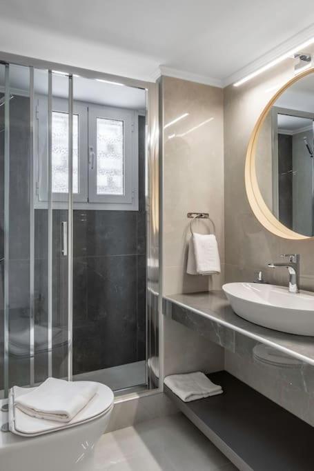 Alimos Sun-Filled Apartment Athens Luaran gambar